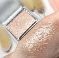 Cezanne Pearl Glow Highlight 2.4 g. #01 Champagne Beige