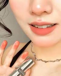 Prada Monochrome Hyper Matte Lipstick 3.8 g.. #B05 Fauve