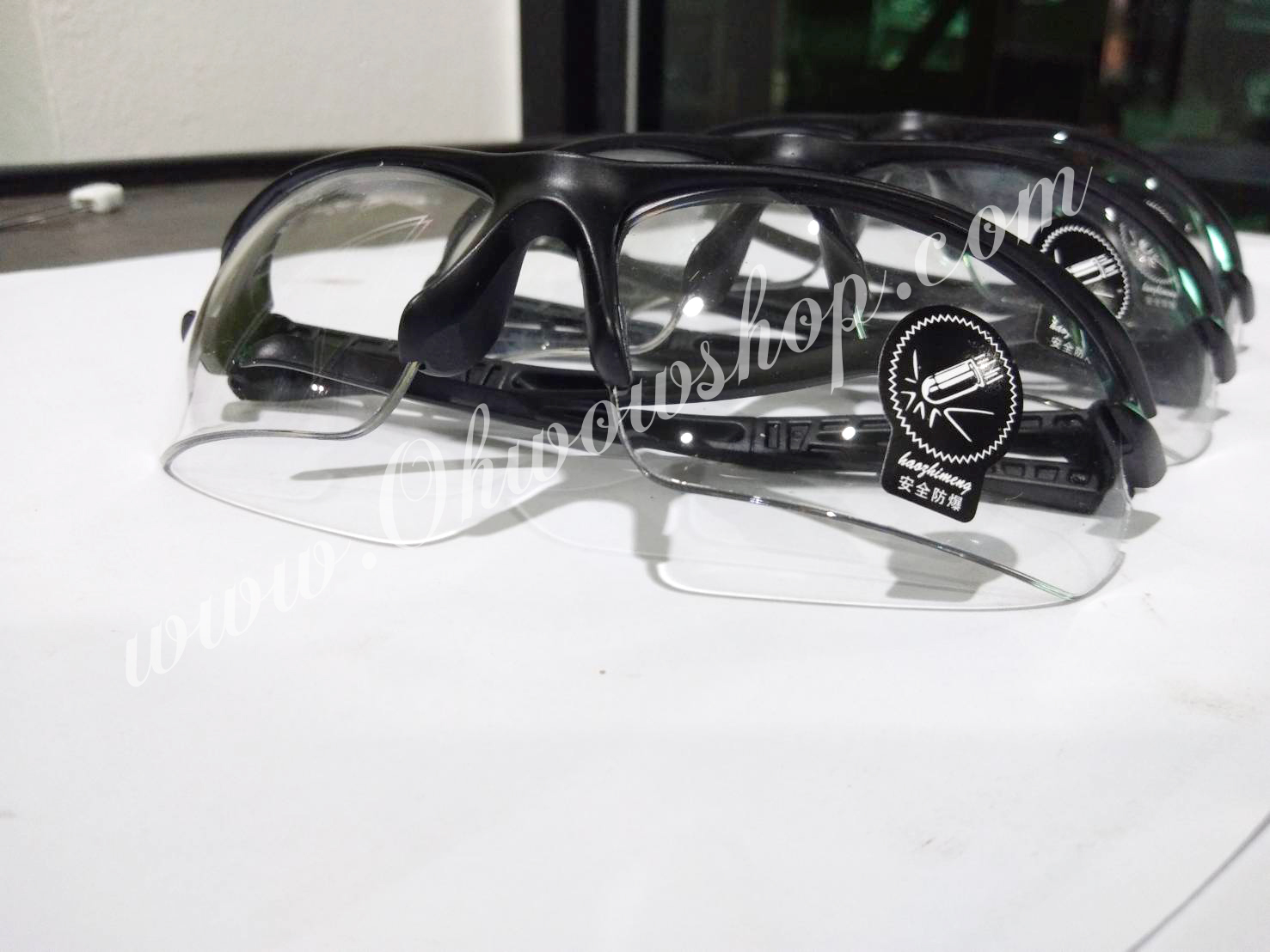 แว่นทรงสปอร์ต แบบใส ชิ้นละ 14 บาท Ohwowshop