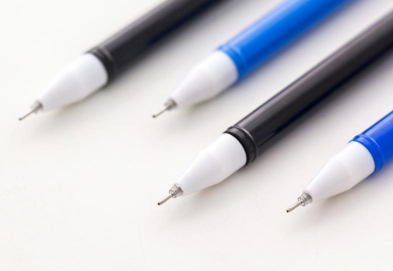 ปากกาตัวฮีโร่ [เจลน้ำเงิน] ชิ้นละ 4 บาท Ohwowshop