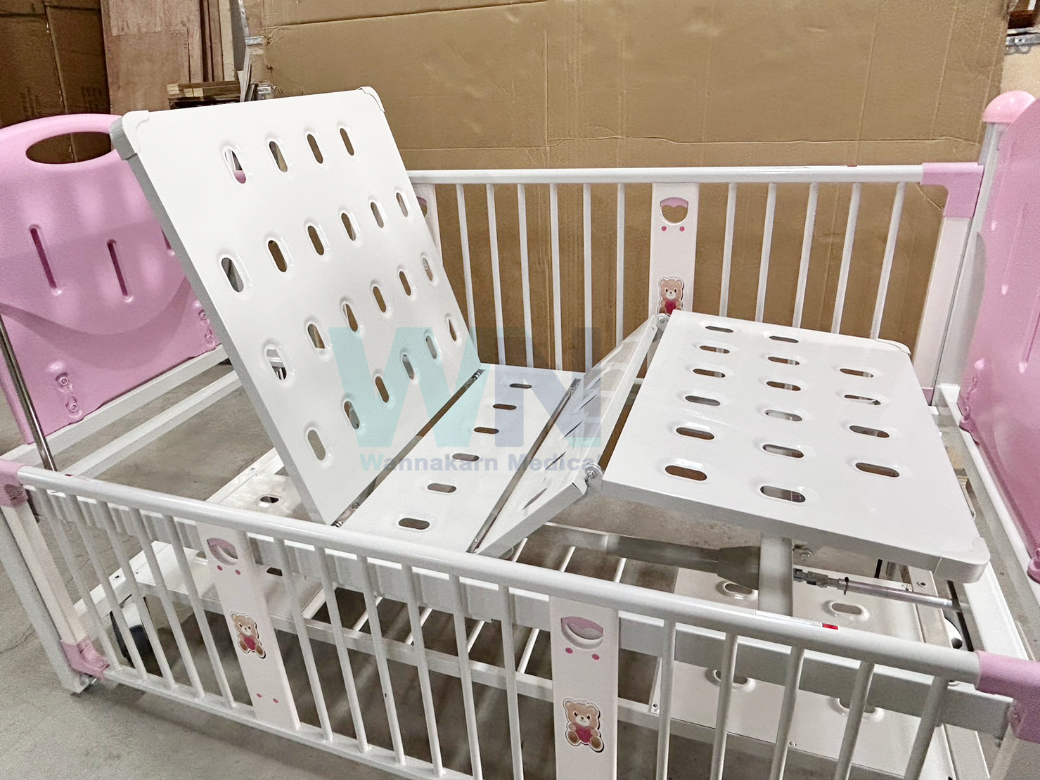 เตียงผู้ป่วยเด็กปรับมือหมุน 2 ไกร์ Model : CX2X