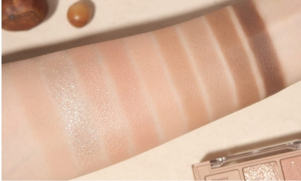 Dasique Shadow Palette 7.5 g. #24 Muted Nuts