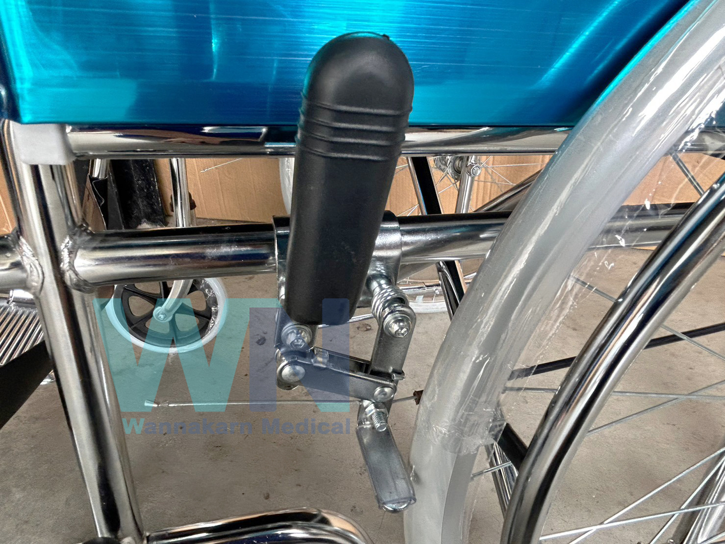 Foldable Wheelchair รถเข็นผู้ป่วยพับได้ มีเบรค Model FY809