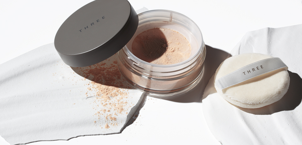 THREE Ultimate Diaphanous Loose Powder 17 g. #02 Glow