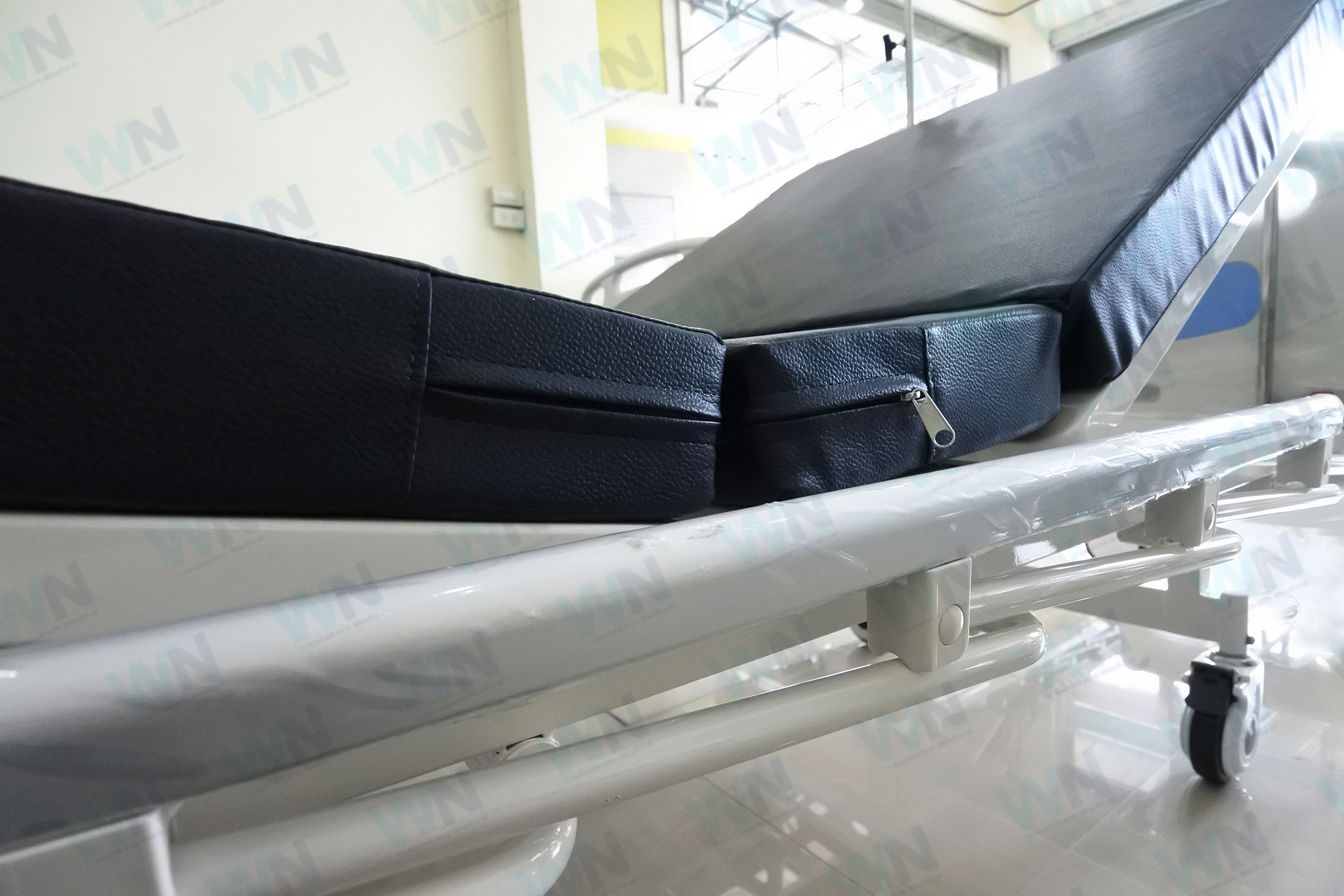 Medical Bed MK-B-01 เตียง 2 ไกร์ พร้อมเบาะสี่ตอน