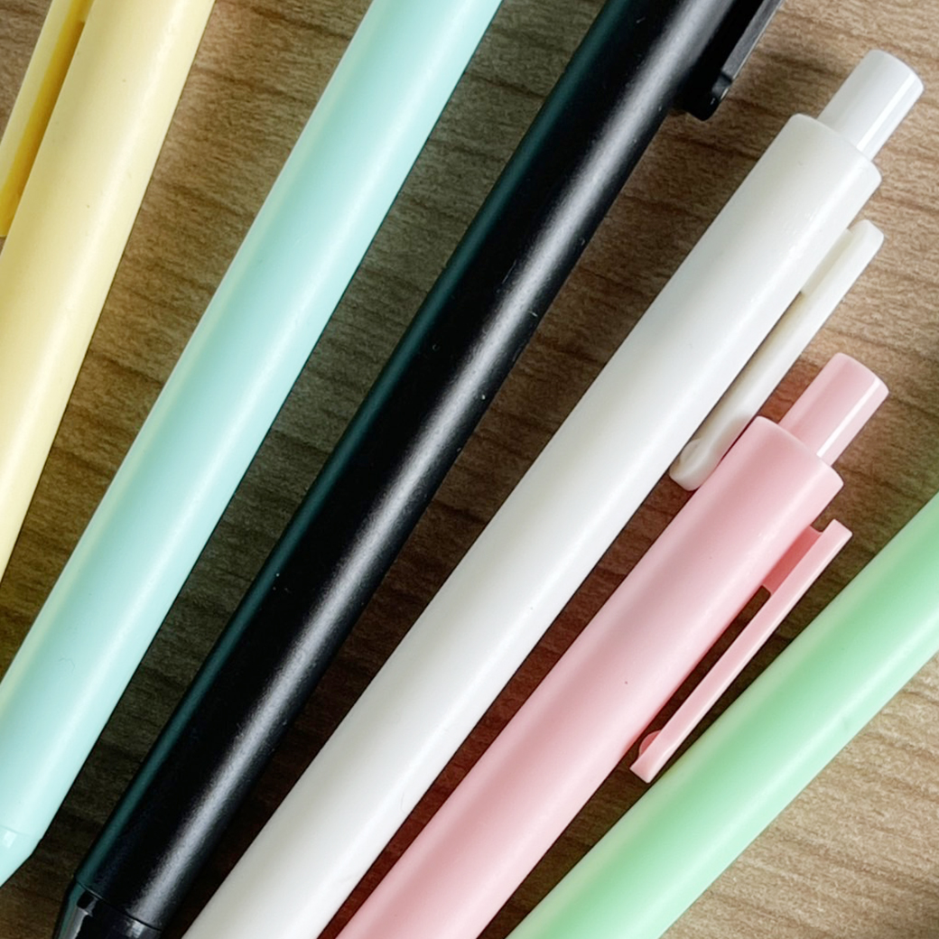 🖤ปากกาลูกลื่นด้ามสี Pastel🖤ไส้สีดำ 0.5 📌เลือกสี✔️พร้อมส่งในไทย ปากกาเจล แบบกด ปากกากด