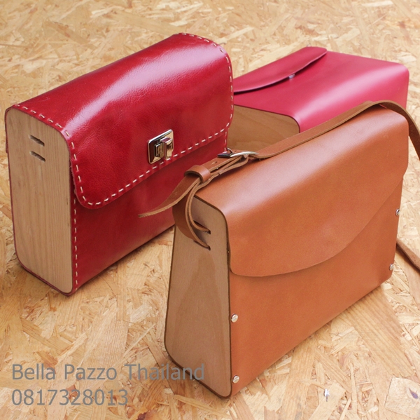 กระเป๋าหนังข้างไม้ กxยxส=8.5x23x18.5 cm"