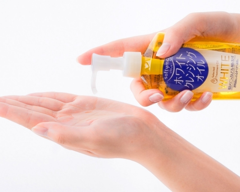 Kose Softymo White Cleansing Oil 230 ml.