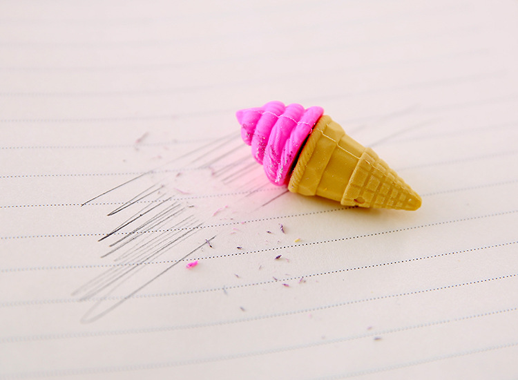 ยางลบถุงซิบ [คละลาย] ชิ้นละ 10 บาท Ohwowshop