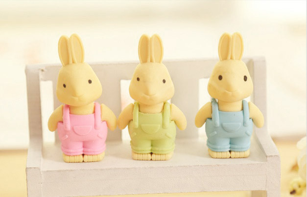 ยางลบกระต่ายน้อย ชิ้นละ 4 บาท