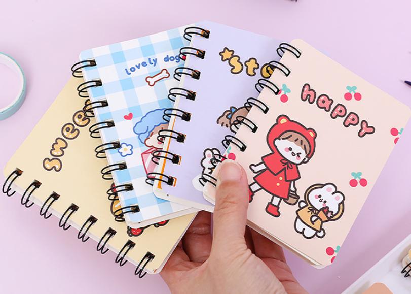 🌈สมุดบันทึกเล็กสันห่วง Happy cartoon 10.5x8cm เล่มละ 8 บาท(🤔สินค้าสุ่มตามแบบ)✔️พร้อมส่ง Ohwowshop เครื่องเขียน กระดาษ