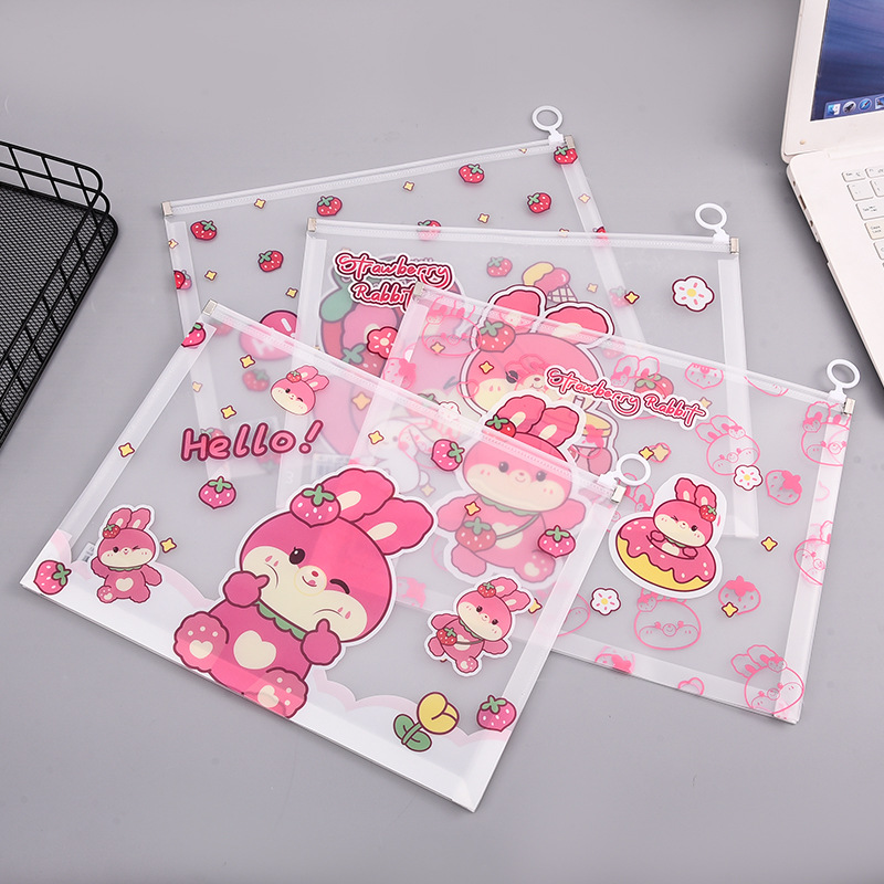 🌈ซองใส่เอกสาร🌈แฟ้มเอกสาร A4 ซิปห่วง ลาย Strawberry Rabbit 33x24.5cm📌เลือกลาย ราคา 18 บาท✅Ohwowshop เอกสาร สำนักงาน แฟ้ม ซองเครื่องเขียน