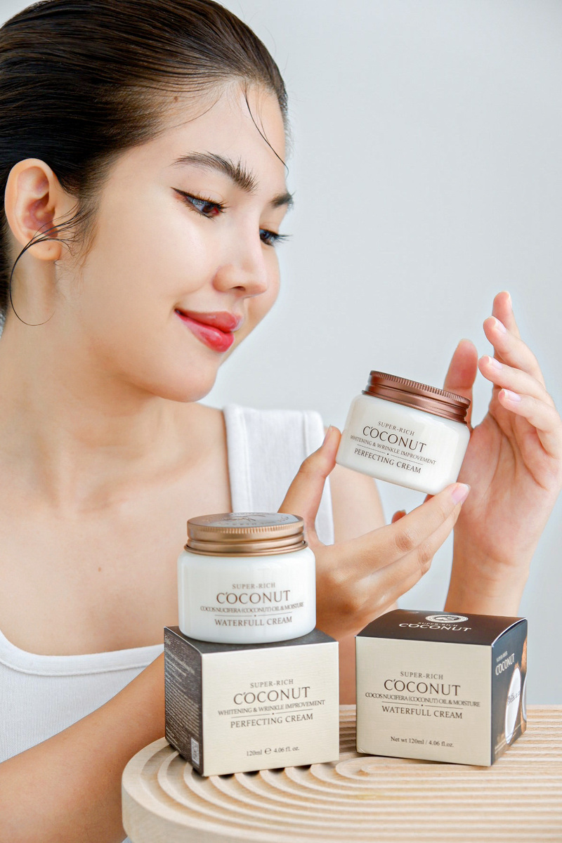 Esfolio Super Rich Coconut Waterfull Cream 120 g.