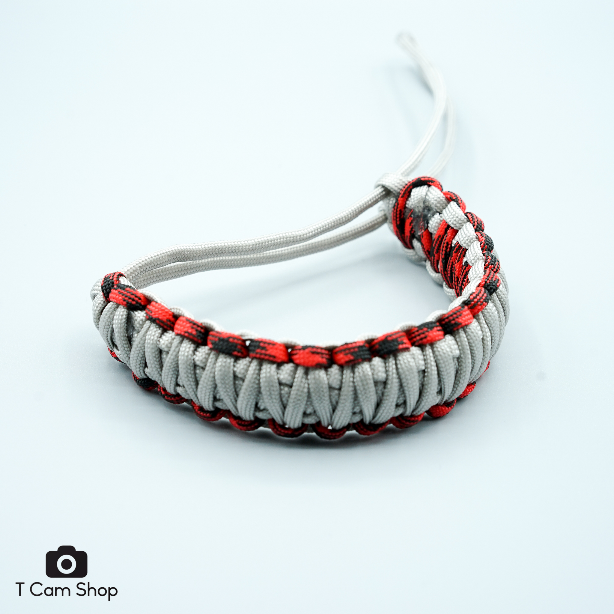 สายคล้องกล้อง (ข้อมือ) paracord เทา-แดง camo Double Cobra Paracord Wrist Camera Strap