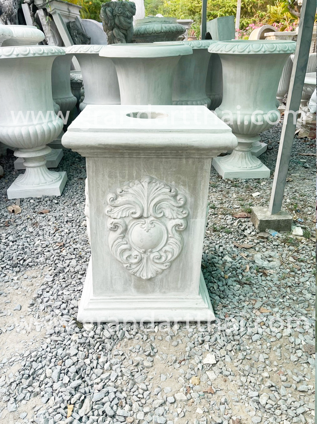 แท่นเหลี่ยมลายกระจก