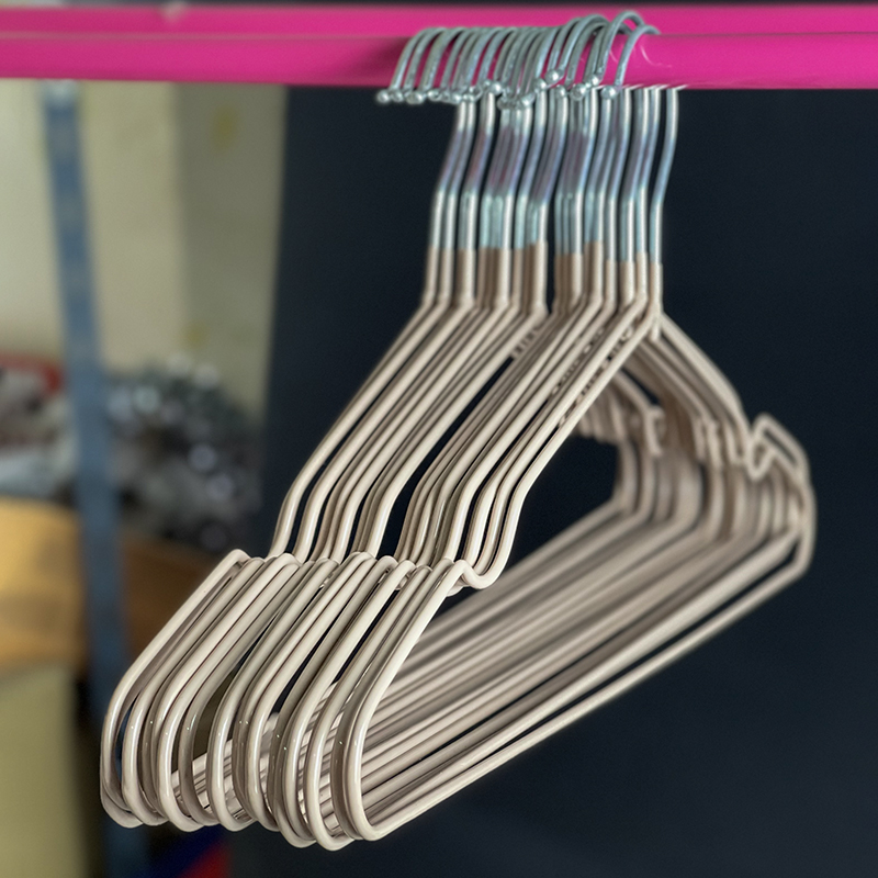 👕👖ไม้แขวนผ้า👖🧥ไม้แขวนเสื้อ เคลือบซิลิโคน กันผ้าลื่น ขนาด 40cm*20cm📌สุ่มคละสี พร้อมส่ง Ohwowshop ไม้แขวนเสื้อสแตนเลส ไม้แขวน แข็งแรงทนทาน