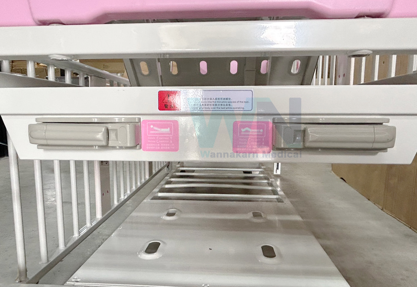เตียงผู้ป่วยเด็กปรับมือหมุน 2 ไกร์ Model : CX2X