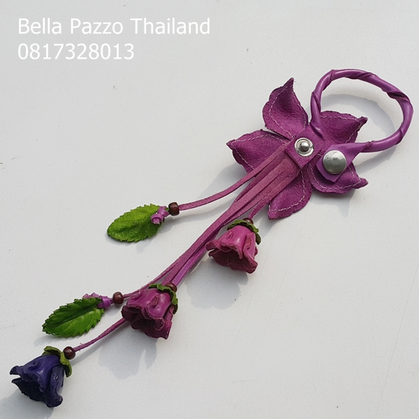 ที่แขวนกระเป๋าดอก 5 แฉกบีบปลาย พู่กระเจี๊ยบและใบ หนังแท้ ทำมือ แฮนด์เมด leather flower, handmade, bag charm