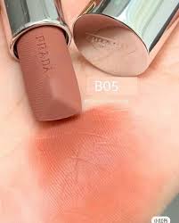 Prada Monochrome Hyper Matte Lipstick 3.8 g.. #B05 Fauve