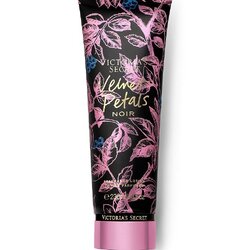 Victoria's Secret Fragrant Lotion ,Lotion Parfumee 236 ml. #Velvet Petals Noir