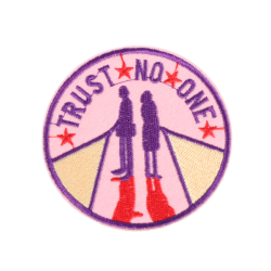 ตัวรีดติดเสื้อชายหญิงในกรอบ