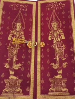 wallpaper ลายไทยเล่ม Line thai heritage