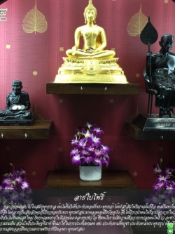 วอลเปเปอร์ติดผนังลายไทย ลายใบโพธิ์พื้นแดง