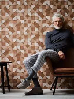 วอลเปเปอร์ติดผนังลายไม้กราฟฟิค สีน้ำตาลแดง