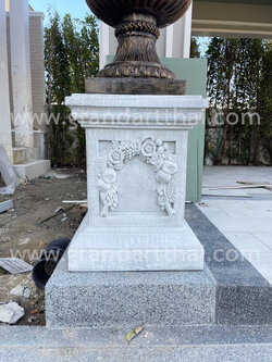 แท่นลายพวงผลไม้ใหญ่