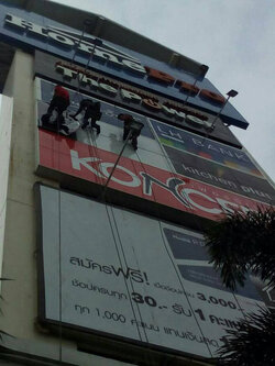 ช่างป้ายโครงเหล็ก โทร 099-4256995 รับทำป้ายโฆษณาทาวเวอร์สำหรับธุรกิจที่ต้องการป้ายขนาดใหญ่ที่มองเห็นได้จากระยะไกล