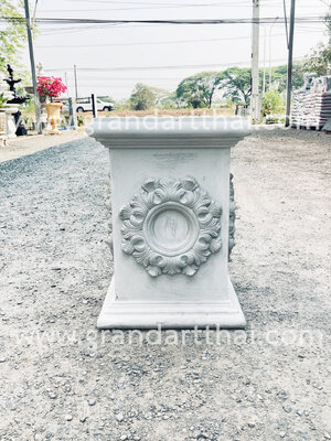 แท่นเหลี่ยมลายใบผักกาดกลม