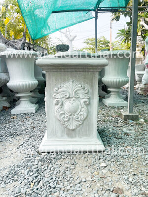 แท่นเหลี่ยมลายกระจก