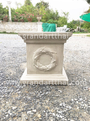 แท่นเหลี่ยมลายช่อมะกอกกลาง