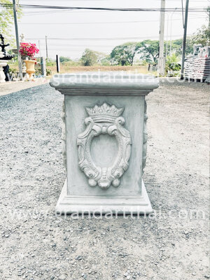 แท่นเหลี่ยมลายมงกุฎ